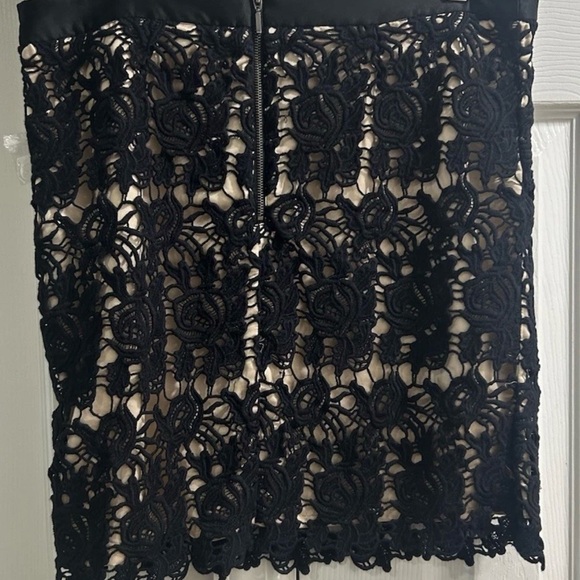 Willi Smith Black Lace Skirt Nude Lining Floral Crochet Overlay Size 10 Elegant - Picture 5 of 6